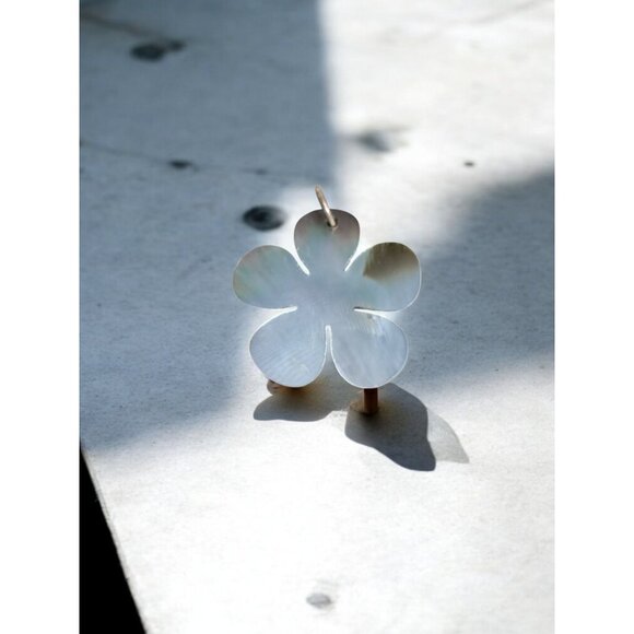 Iridescent Mother of Pearl Flower Pendant - Picture 3 of 5